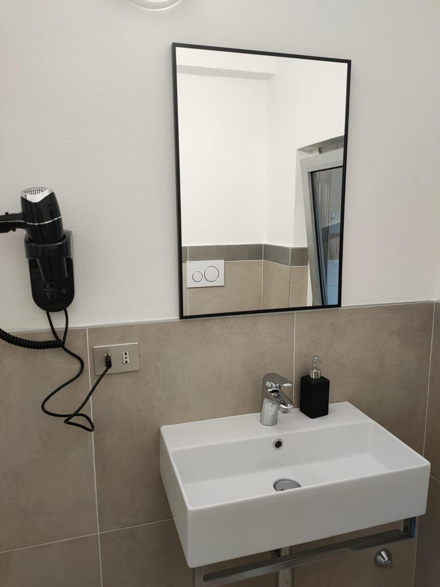 Nido Stazione III Apartment Bergamo Bagian luar foto